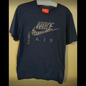 New mens medium nike shirts